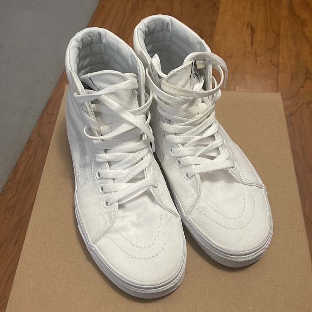 Vans True White Hight Top Women’s 7/Men’s 5.5 EUC